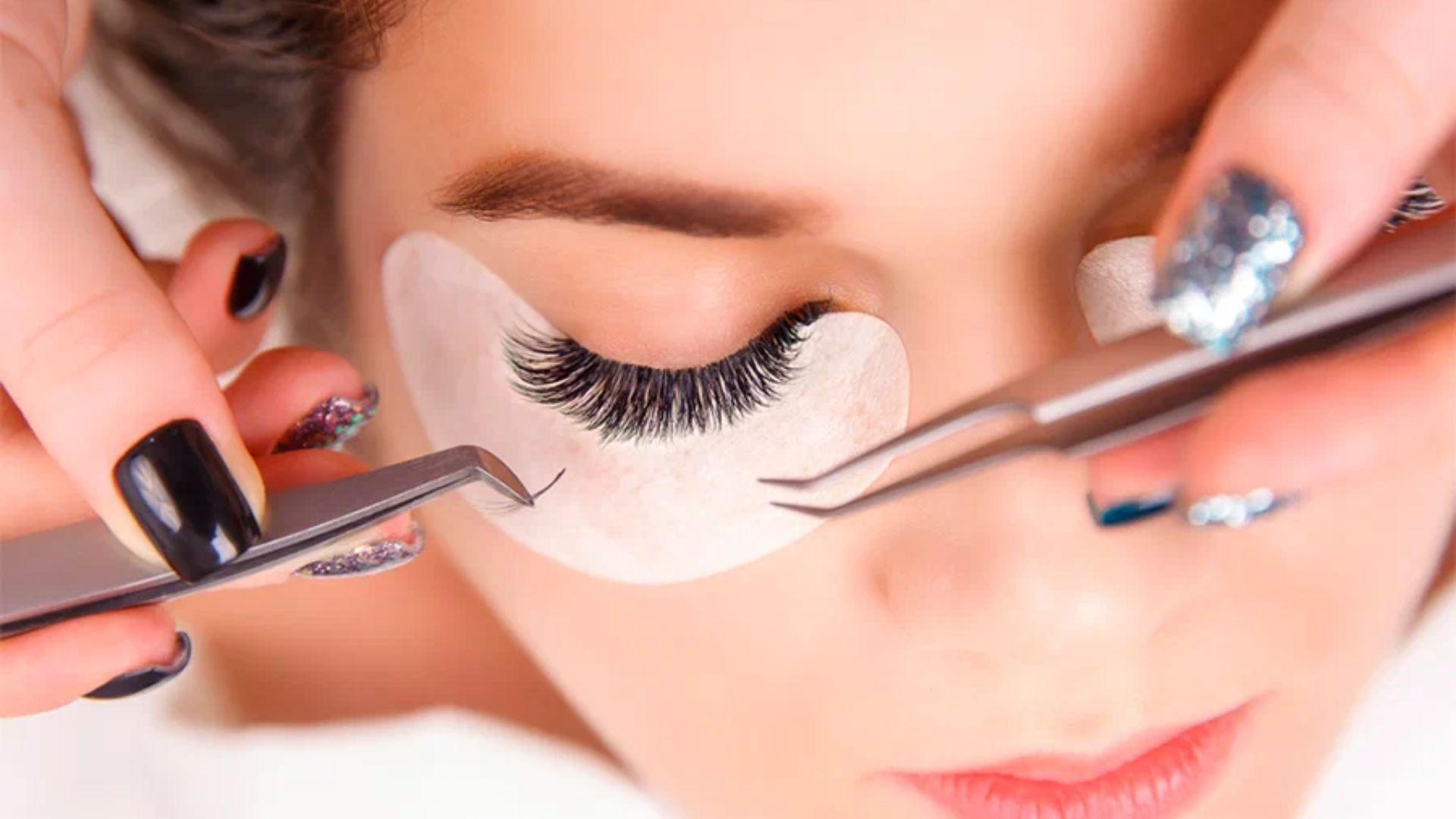 Choosing the Right Option for You Eyelash Extensions 