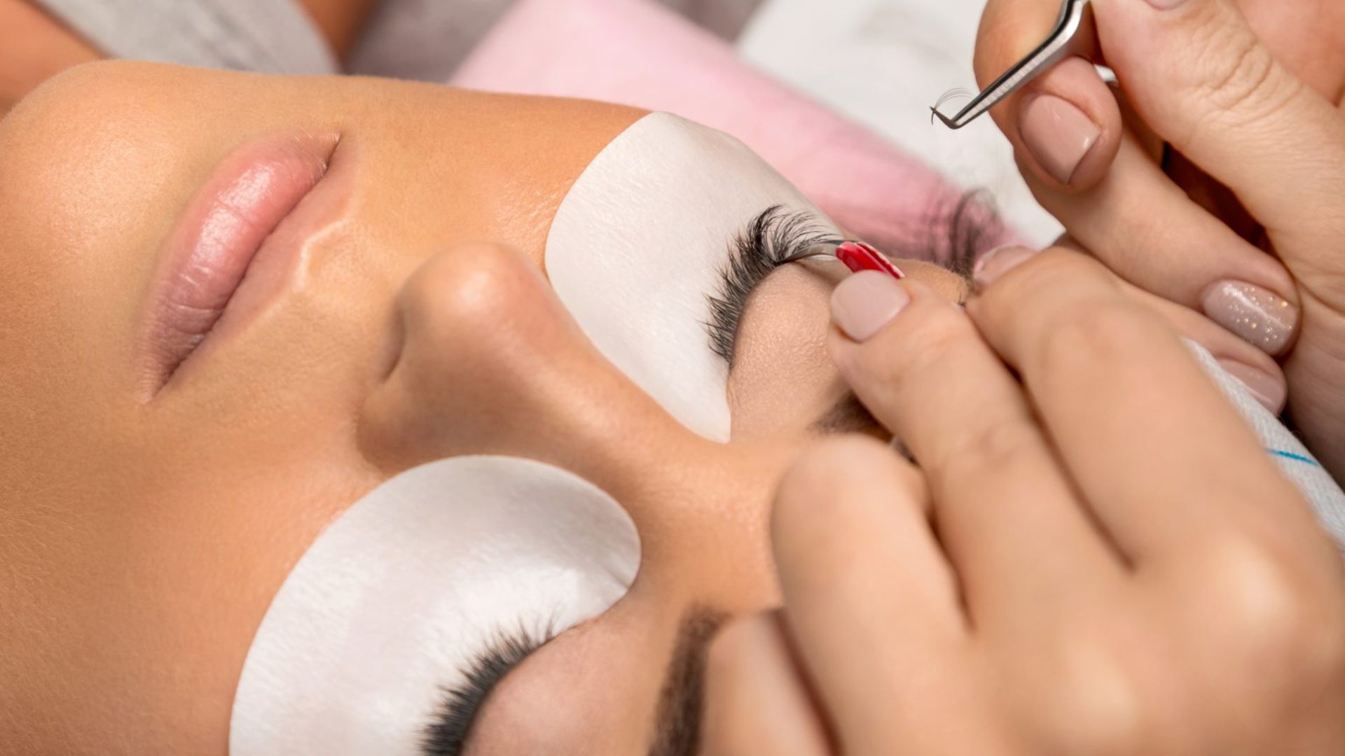 Choosing the Right Option for You Eyelash Extensions