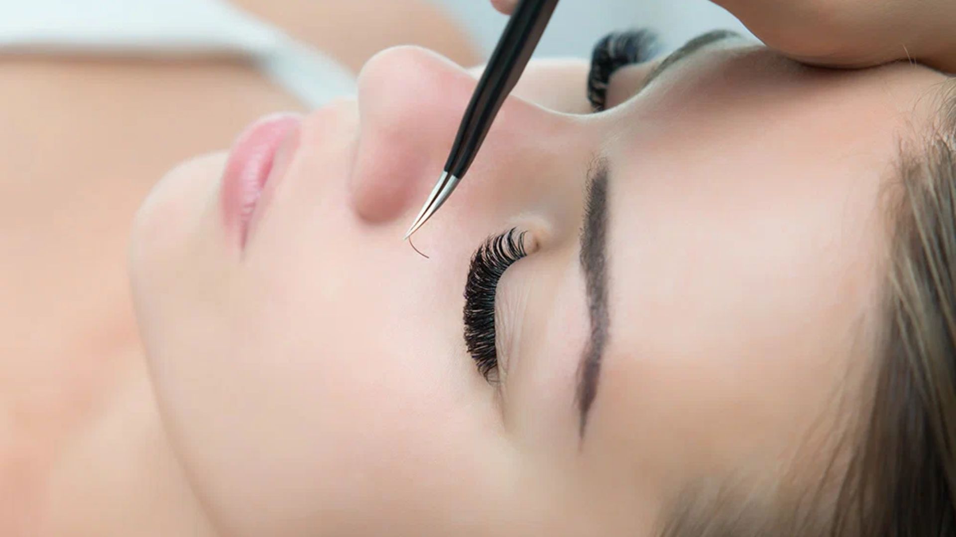 Simplifying Your Routine with Eyelash Extensions