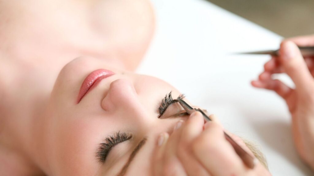Simplifying Your Routine with Eyelash Extensions