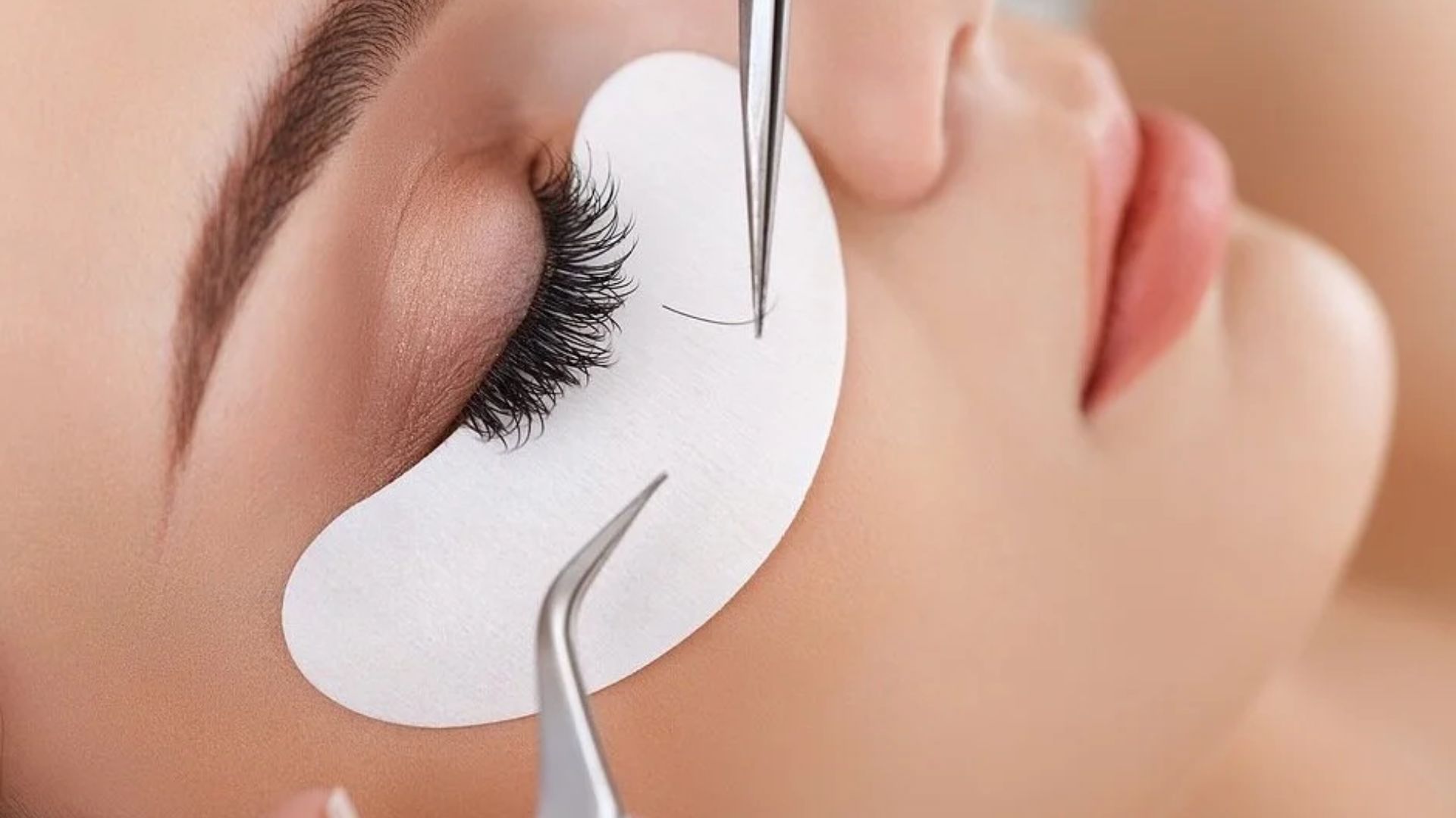 Simplifying Your Routine with Eyelash Extensions